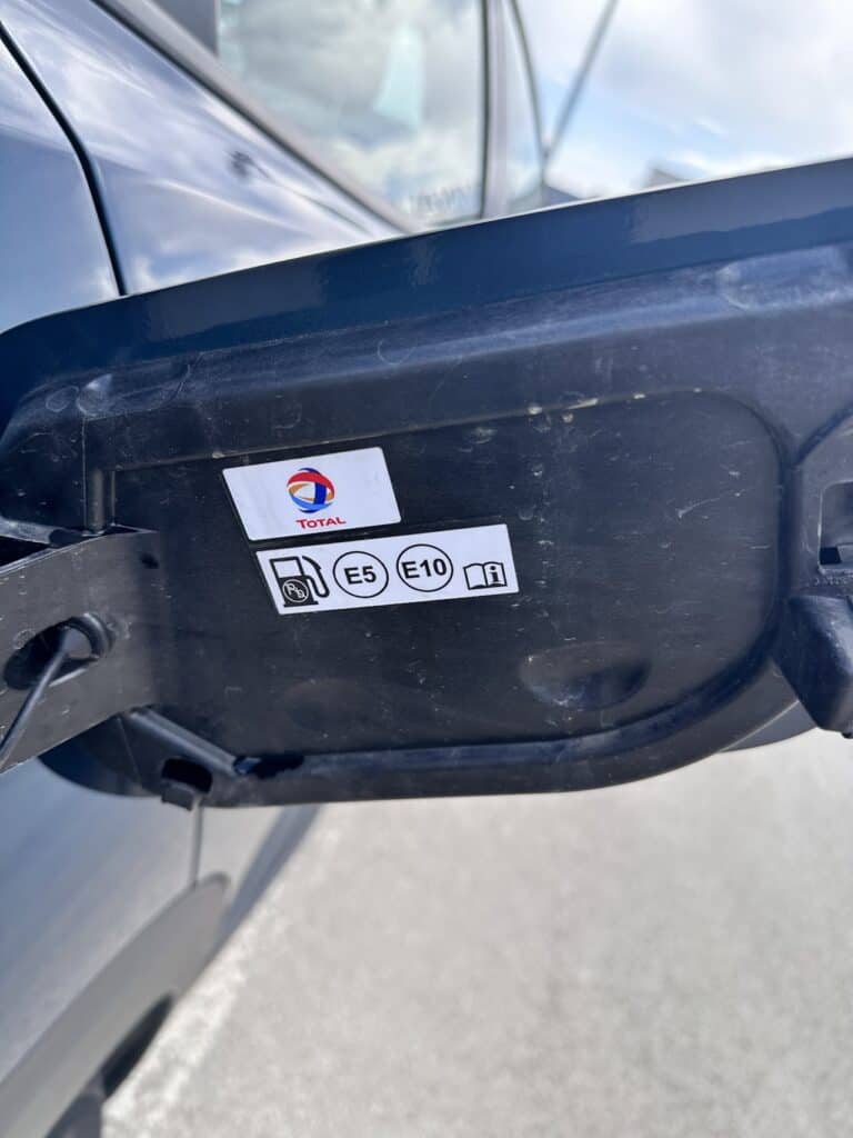 תצלמו גם את דלת הדלק של הרכב השכור כמו שעשינו