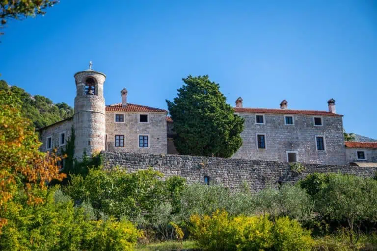 מנזר פודמיינה (Podmaine Monastery)